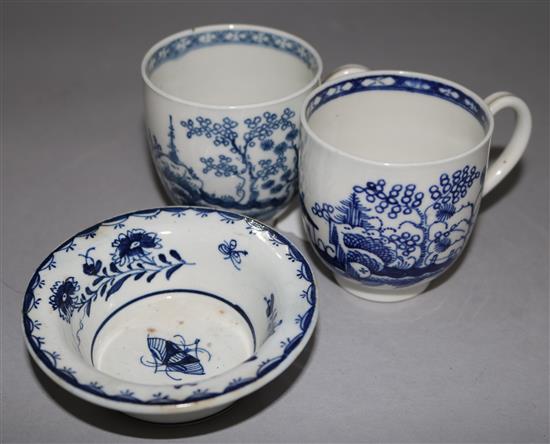 Two Canon Ball pattern coffee cups Worcester and Caughley, and a Lowestoft bowl (3)